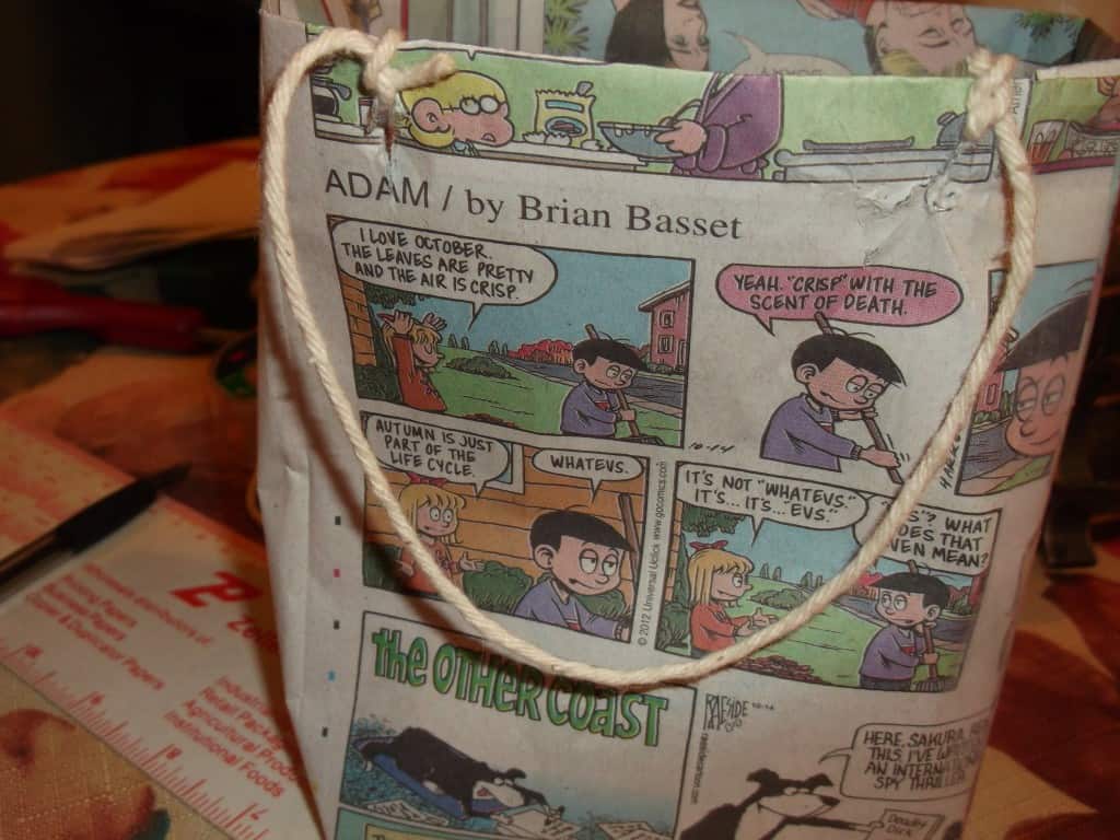 make a gift bag from newspaper