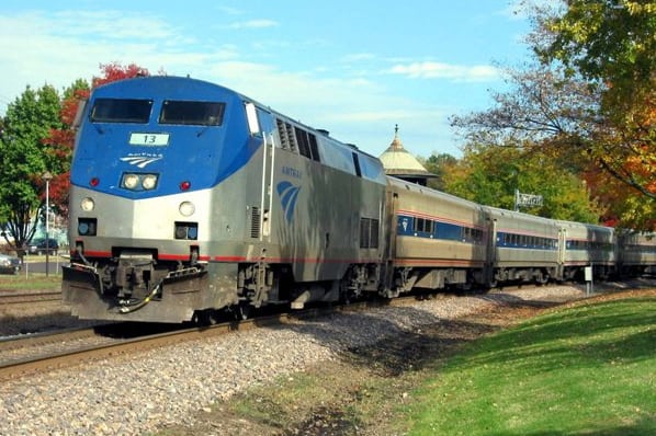 amtrak-Mo.-River-Runner-at-Kirkwood-MO-in-autumn 300x200 - Living On ...