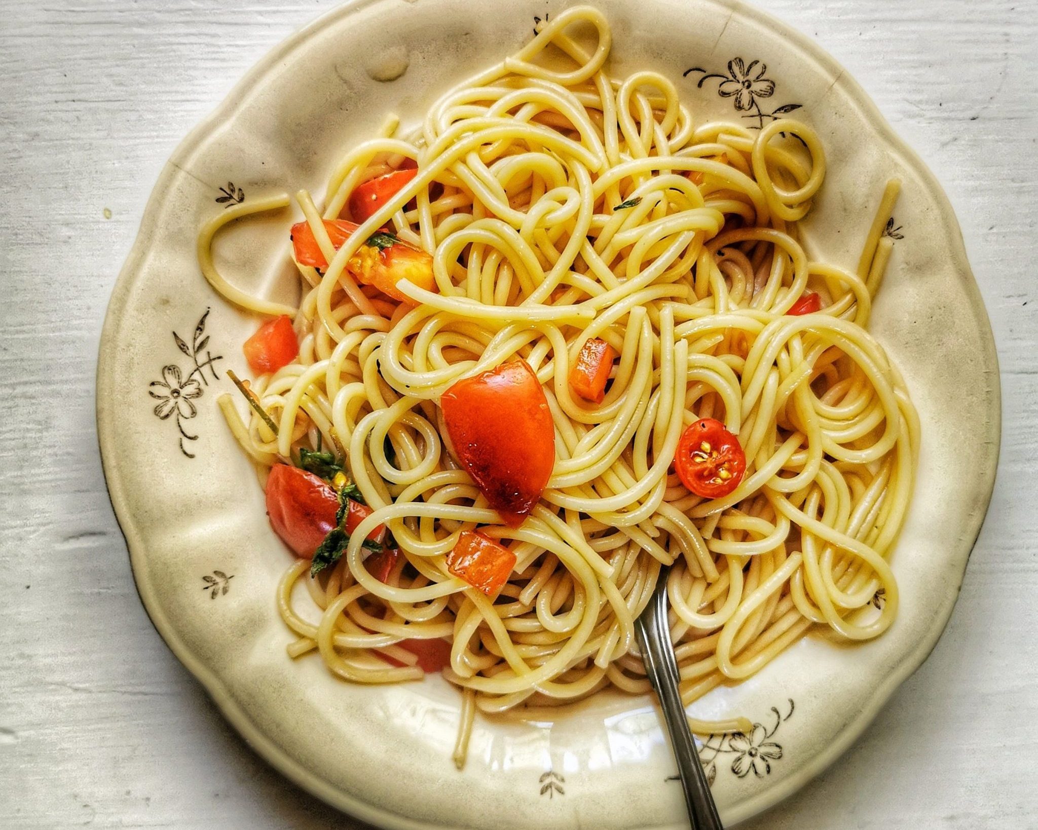 Summer tomato recipes - Plate of spaghetti with cherry tomatoes