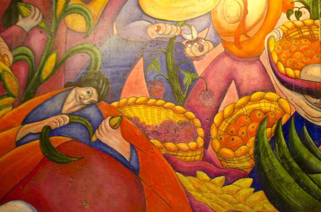 Colorido mural de gente y comida.